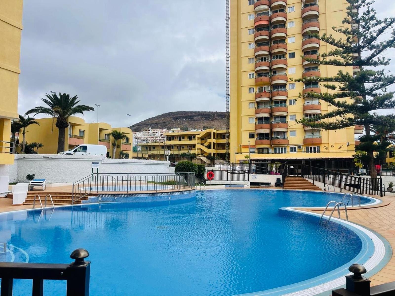 Cozy 2-Bed & Sofa-Bed Studio In Los Cristianos Los Cristianos  Exterior photo